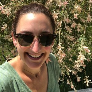 Meet your Posher, Lorraine